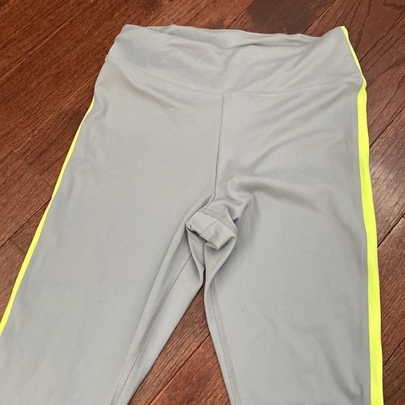 Pink active leggings - Picture 2 of 5